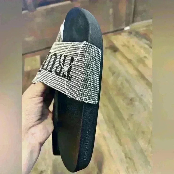 True Religion Meyer Pool Slide Size 8 - Picture 5 of 7